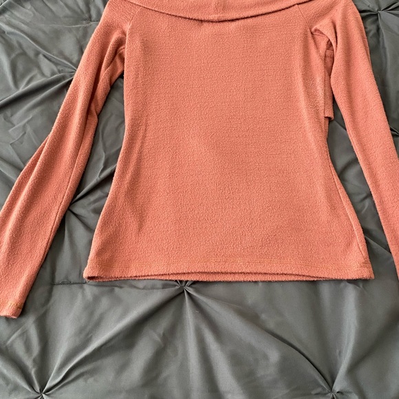 Abercrombie and Fitch Soft A&F Cozy Top - Picture 2 of 5
